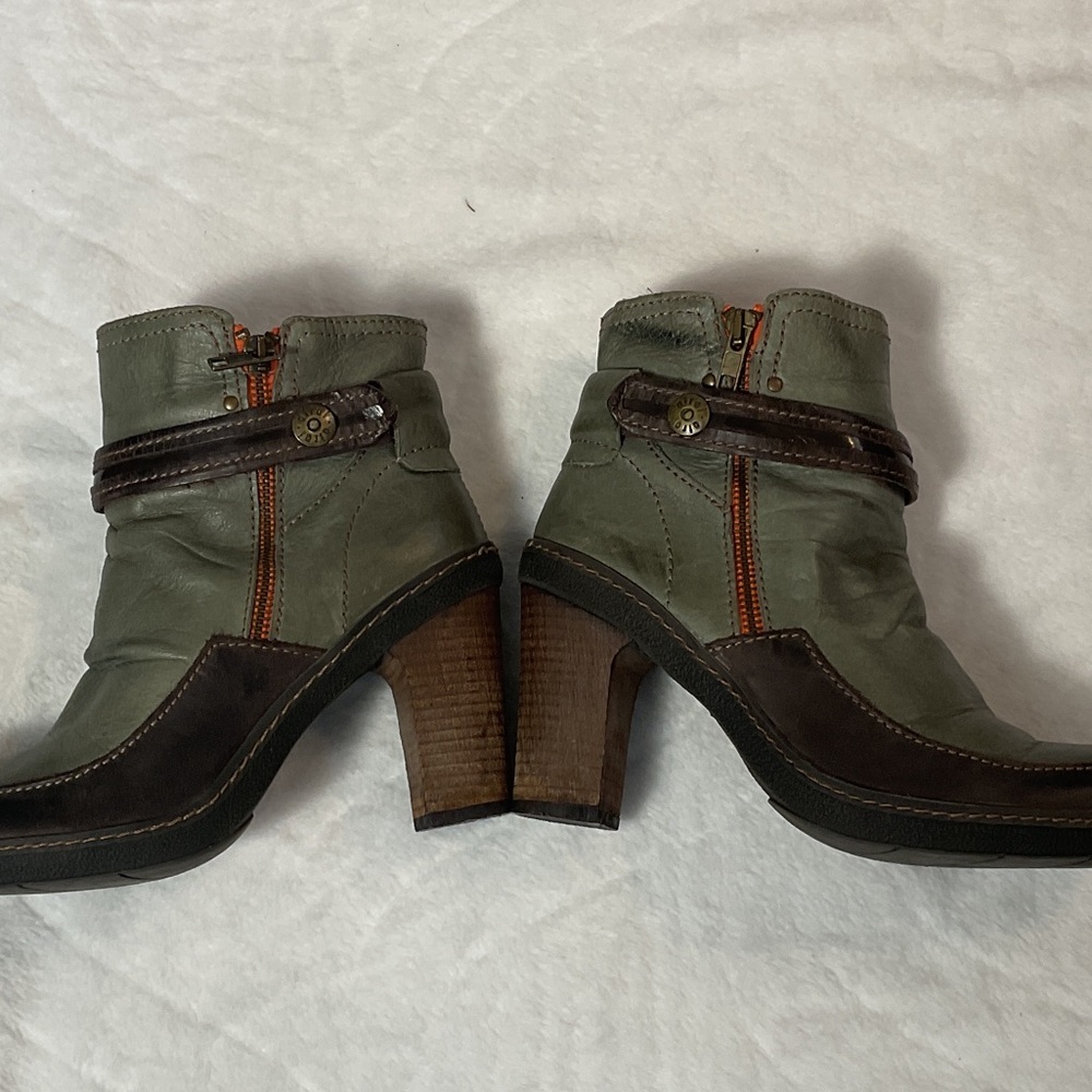Stylish Grey and Brown Women's Ankle Boots